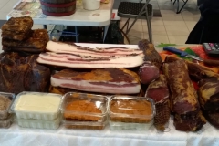 mesara-djumic-surduk-klica-zdravo-domace-hrana-meso-kvalitet-klanica-pecenje-svinjetina-junetina-slanina-polutke-rebra-mojabaza107