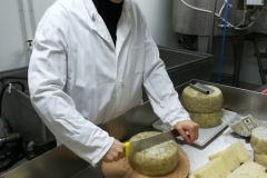 manastir-sukovo-pirotski-kackavalj-srpska-hrana-serbian-food-specijalitet-proizvod-sir-vrhunski-top-domace-mojabaza5