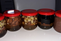 pcelarstvo-tomanic-obrenovac-med-pcelinji-proizvodi-pcelar-livadski-bagremov-sumski-propolis-maticna-mlec-polen-lek-prirodni-imuni-zdravlje-mojabaza-4